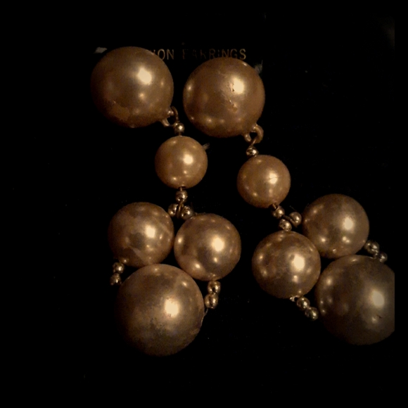 Earrings - Picture 1 of 2